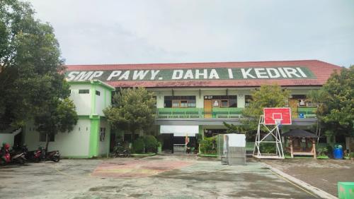 Pawyatan Daha Junior High School, Private School | We provide Indonesia infrastructure map on various property sectors and data. Access property listings, infrastructure developments, news, and valuable transaction data for informed decisions.