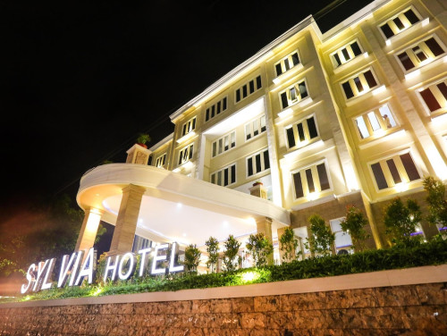 Completed hotel | We provide Indonesia infrastructure map on various property sectors and data. Access property listings, infrastructure developments, news, and valuable transaction data for informed decisions.