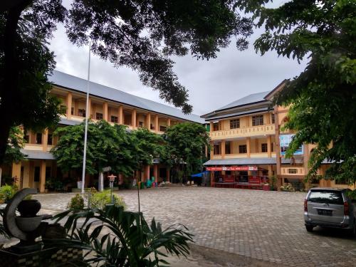 Giovanni Catholic High School, Private School | We provide Indonesia infrastructure map on various property sectors and data. Access property listings, infrastructure developments, news, and valuable transaction data for informed decisions.