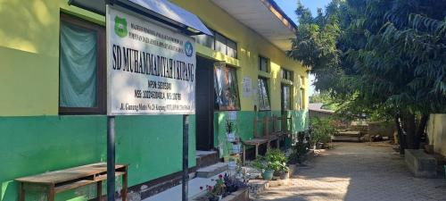 Muhammadiyah 1 Elementary School, Private School | We provide Indonesia infrastructure map on various property sectors and data. Access property listings, infrastructure developments, news, and valuable transaction data for informed decisions.