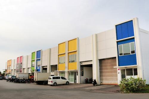 Warehousing 3 Business Center Karawan, Warehouse, Olympus  | We provide Indonesia infrastructure map on various property sectors and data. Access property listings, infrastructure developments, news, and valuable transaction data for informed decisions.