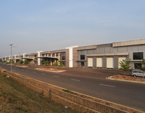 SLP Warehouse A1 berlokasi di Jl. Surya Utama, Kecamatan Ciampel, Kabupaten Karawang, Provinsi Jawa Barat. Warehouse ini dikembangkan oleh SLP Surya Ticon Inter...