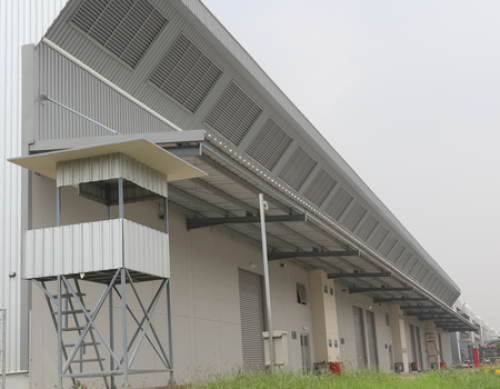 SLP Warehouse E1 berlokasi di Jl. Surya Utama, Kecamatan Ciampel, Kabupaten Karawang, Provinsi Jawa Barat. Warehouse ini dikembangkan oleh SLP Surya Ticon Inter...
