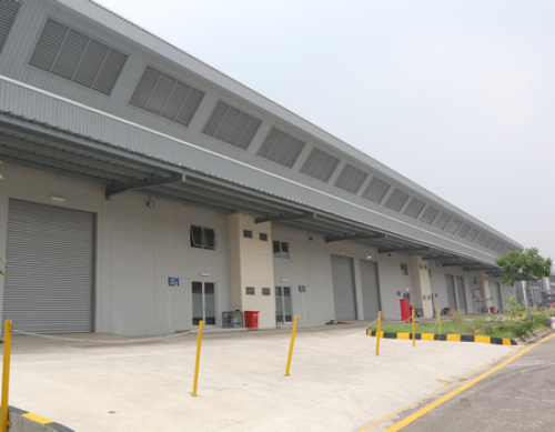 SLP Warehouse E1 berlokasi di Jl. Surya Utama, Kecamatan Ciampel, Kabupaten Karawang, Provinsi Jawa Barat. Warehouse ini dikembangkan oleh SLP Surya Ticon Inter...