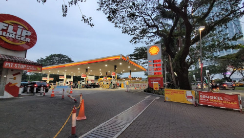 SPBU Shell Lippo Karawaci, Gas Station | We provide Indonesia infrastructure map on various property sectors and data. Access property listings, infrastructure developments, news, and valuable transaction data for informed decisions.