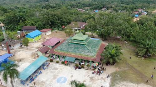 Al Muhajirin Junior High School, Private School | We provide Indonesia infrastructure map on various property sectors and data. Access property listings, infrastructure developments, news, and valuable transaction data for informed decisions.