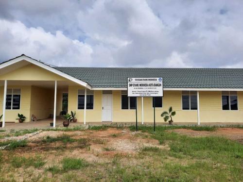 Evans Indonesia Kota Bangun Elementary School, Private School | We provide Indonesia infrastructure map on various property sectors and data. Access property listings, infrastructure developments, news, and valuable transaction data for informed decisions.