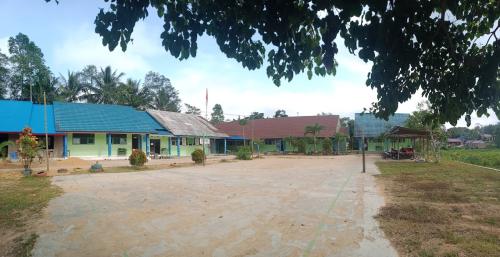 Muhammadiyah 1 Tenggarong Seberang Elementary School, Private School | We provide Indonesia infrastructure map on various property sectors and data. Access property listings, infrastructure developments, news, and valuable transaction data for informed decisions.