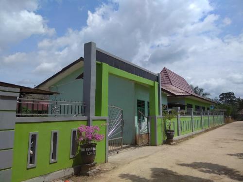 Syarif Hidayatullah Elementary School, Private School | We provide Indonesia infrastructure map on various property sectors and data. Access property listings, infrastructure developments, news, and valuable transaction data for informed decisions.