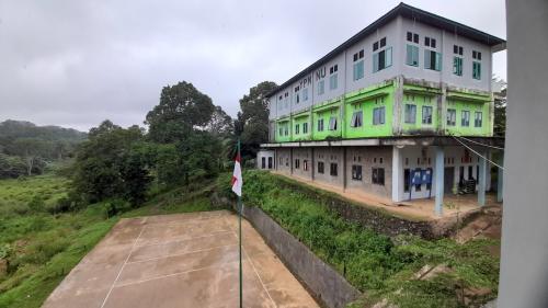 YPM Diponegoro Junior High School, Private School | We provide Indonesia infrastructure map on various property sectors and data. Access property listings, infrastructure developments, news, and valuable transaction data for informed decisions.