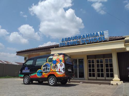 Abdurrahman Islamic Elementary School, Private School | We provide Indonesia infrastructure map on various property sectors and data. Access property listings, infrastructure developments, news, and valuable transaction data for informed decisions.