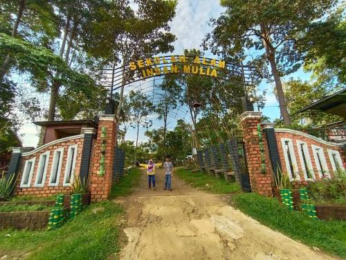 Insan Mulia Nature Elementary School, Private School | We provide Indonesia infrastructure map on various property sectors and data. Access property listings, infrastructure developments, news, and valuable transaction data for informed decisions.