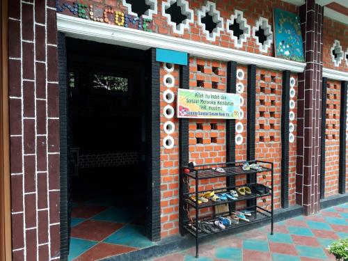 Insan Mulia Nature Elementary School, Private School | We provide Indonesia infrastructure map on various property sectors and data. Access property listings, infrastructure developments, news, and valuable transaction data for informed decisions.