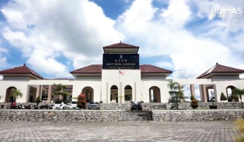 Awet Muda Narmada Regional General Hospital, Hospital | We provide Indonesia infrastructure map on various property sectors and data. Access property listings, infrastructure developments, news, and valuable transaction data for informed decisions.