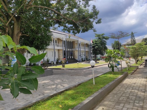 Al-Azhar Islamic University Mataram, University | We provide Indonesia infrastructure map on various property sectors and data. Access property listings, infrastructure developments, news, and valuable transaction data for informed decisions.