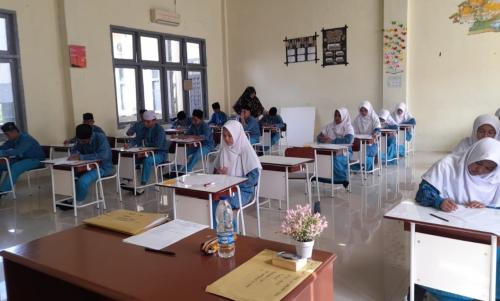 Al-Markazul Integrated Islamic Junior High School, Private School | We provide Indonesia infrastructure map on various property sectors and data. Access property listings, infrastructure developments, news, and valuable transaction data for informed decisions.