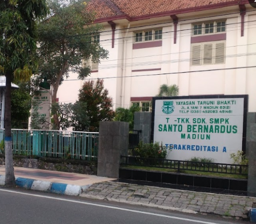 Santo Bernardus Junior High School, Private School | We provide Indonesia infrastructure map on various property sectors and data. Access property listings, infrastructure developments, news, and valuable transaction data for informed decisions.