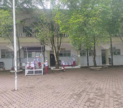 Al-Azhar 1 Medan Primary School, Private School | We provide Indonesia infrastructure map on various property sectors and data. Access property listings, infrastructure developments, news, and valuable transaction data for informed decisions.