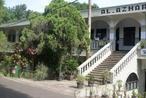 Al-Azhar Plus Medan Senior High School, Private School | We provide Indonesia infrastructure map on various property sectors and data. Access property listings, infrastructure developments, news, and valuable transaction data for informed decisions.