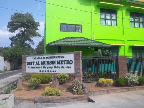 Al Muhsin Islamic Primary School, Private School | We provide Indonesia infrastructure map on various property sectors and data. Access property listings, infrastructure developments, news, and valuable transaction data for informed decisions.