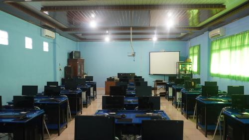 Muhammadiyah Primary School, Private School | We provide Indonesia infrastructure map on various property sectors and data. Access property listings, infrastructure developments, news, and valuable transaction data for informed decisions.