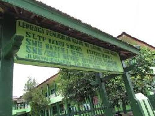 Ma'arif Senior High School, Private School | We provide Indonesia infrastructure map on various property sectors and data. Access property listings, infrastructure developments, news, and valuable transaction data for informed decisions.