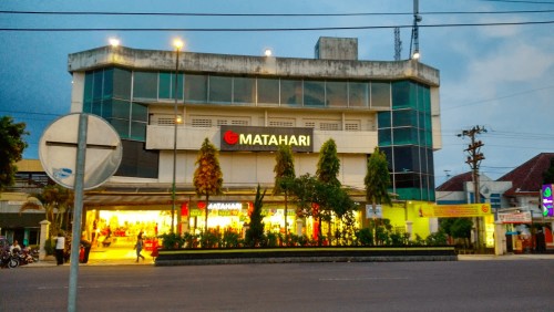 Matahari Department Store, Strata Retail, Matahari Department Store Tbk | We provide Indonesia infrastructure map on various property sectors and data. Access property listings, infrastructure developments, news, and valuable transaction data for informed decisions.
