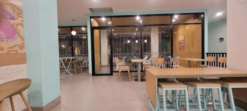 HokBen Tidar Magelang, Stand Alone Retail | We provide Indonesia infrastructure map on various property sectors and data. Access property listings, infrastructure developments, news, and valuable transaction data for informed decisions.