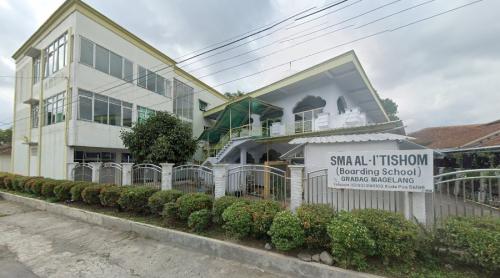 Al I'tishom Boarding School Grabag Senior High School, Private School | We provide Indonesia infrastructure map on various property sectors and data. Access property listings, infrastructure developments, news, and valuable transaction data for informed decisions.