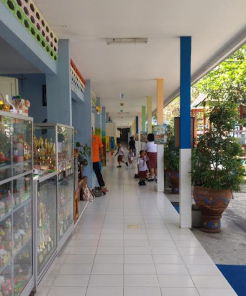 Tarakanita Magelang Primary School, Private School | We provide Indonesia infrastructure map on various property sectors and data. Access property listings, infrastructure developments, news, and valuable transaction data for informed decisions.