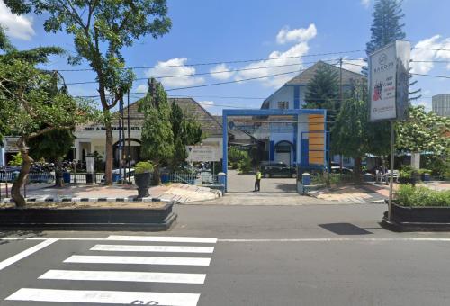 Tarakanita Magelang Junior High School, Private School | We provide Indonesia infrastructure map on various property sectors and data. Access property listings, infrastructure developments, news, and valuable transaction data for informed decisions.