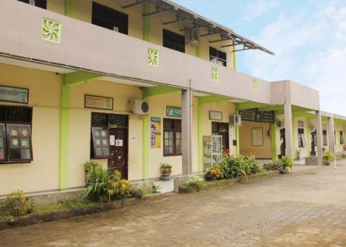 Al Azhar Plus Islamic Primary School, Private School | We provide Indonesia infrastructure map on various property sectors and data. Access property listings, infrastructure developments, news, and valuable transaction data for informed decisions.