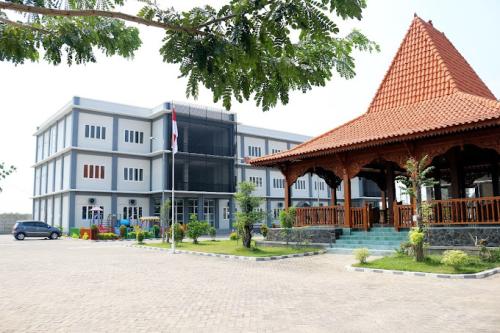 Asy Syarif Primary School, Private School | We provide Indonesia infrastructure map on various property sectors and data. Access property listings, infrastructure developments, news, and valuable transaction data for informed decisions.