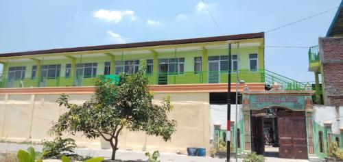 Tsamrotul Huda Primary School, Private School | We provide Indonesia infrastructure map on various property sectors and data. Access property listings, infrastructure developments, news, and valuable transaction data for informed decisions.