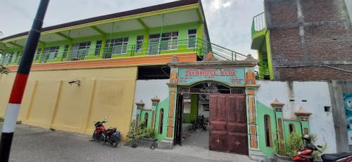 Tsamrotul Huda Junior High School, Private School | We provide Indonesia infrastructure map on various property sectors and data. Access property listings, infrastructure developments, news, and valuable transaction data for informed decisions.