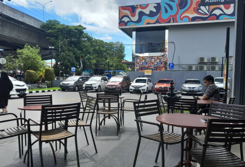 McDonald's A.P. Pettarani, Stand Alone Retail | We provide Indonesia infrastructure map on various property sectors and data. Access property listings, infrastructure developments, news, and valuable transaction data for informed decisions.
