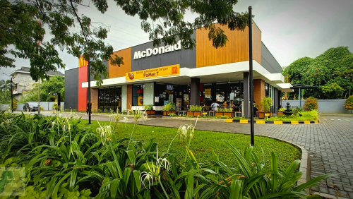 McDonald's Summarecon Mutiara, Stand Alone Retail | We provide Indonesia infrastructure map on various property sectors and data. Access property listings, infrastructure developments, news, and valuable transaction data for informed decisions.
