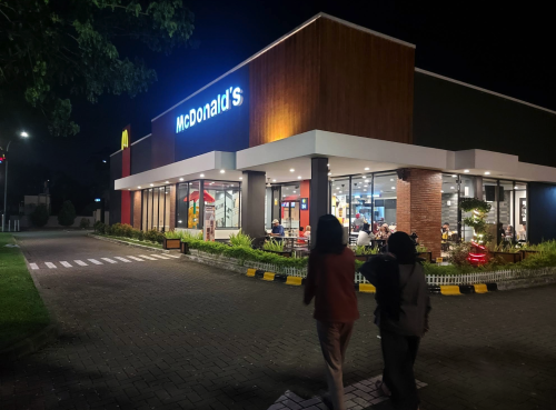 McDonald's Summarecon Mutiara, Stand Alone Retail | We provide Indonesia infrastructure map on various property sectors and data. Access property listings, infrastructure developments, news, and valuable transaction data for informed decisions.