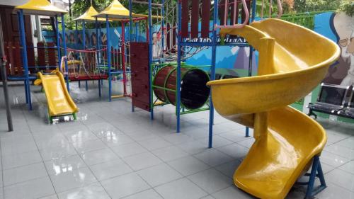 Al biruni Islamic Primary School, Private School | We provide Indonesia infrastructure map on various property sectors and data. Access property listings, infrastructure developments, news, and valuable transaction data for informed decisions.