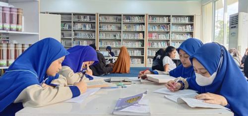 Al Biruni Islamic Junior High School, Private School | We provide Indonesia infrastructure map on various property sectors and data. Access property listings, infrastructure developments, news, and valuable transaction data for informed decisions.