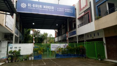 Al Biruni Islamic Kindergarten, Private School | We provide Indonesia infrastructure map on various property sectors and data. Access property listings, infrastructure developments, news, and valuable transaction data for informed decisions.