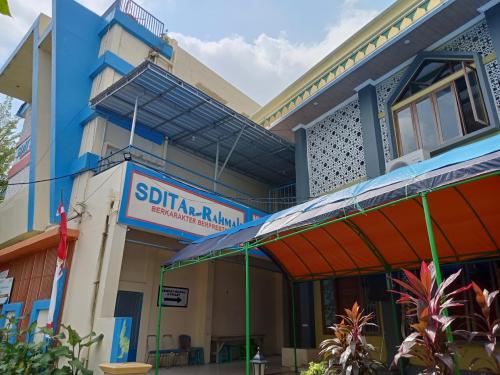 Ar Rahmah Islamic Primary School, Private School | We provide Indonesia infrastructure map on various property sectors and data. Access property listings, infrastructure developments, news, and valuable transaction data for informed decisions.