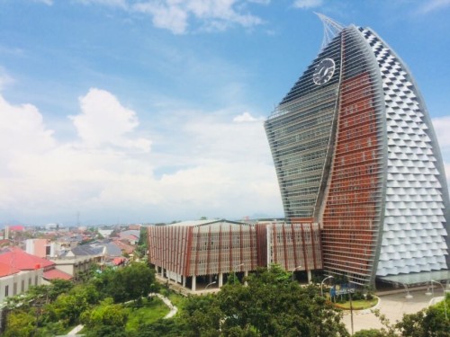 Makassar State University, University | We provide Indonesia infrastructure map on various property sectors and data. Access property listings, infrastructure developments, news, and valuable transaction data for informed decisions.