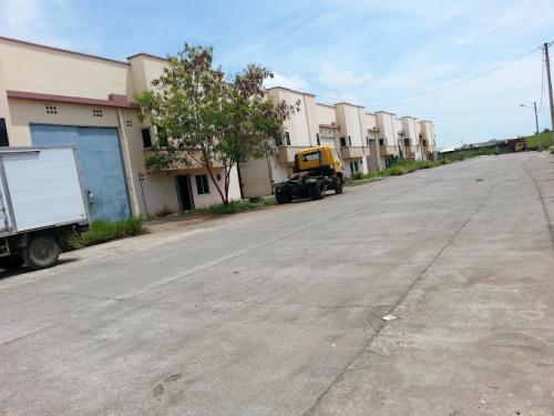 Bontoa Indah Warehousing Center, Warehouse | We provide Indonesia infrastructure map on various property sectors and data. Access property listings, infrastructure developments, news, and valuable transaction data for informed decisions.