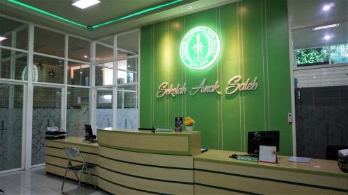 Anak Soleh Malang Primary School, Private School | We provide Indonesia infrastructure map on various property sectors and data. Access property listings, infrastructure developments, news, and valuable transaction data for informed decisions.