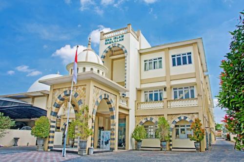 Islam Sabillah Malang Senior High School, Private School | We provide Indonesia infrastructure map on various property sectors and data. Access property listings, infrastructure developments, news, and valuable transaction data for informed decisions.