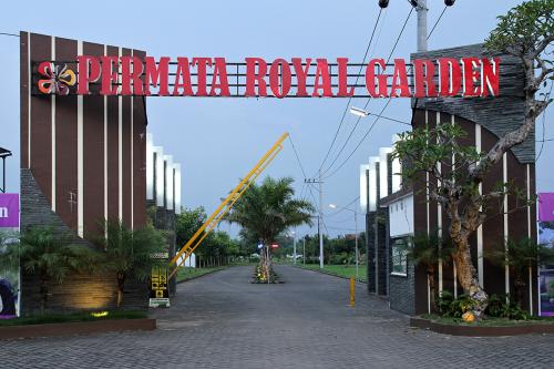 Permata Royal Garden, residential commercial for lease sale, dijual disewakan, PT Graha Intan Kreatif | We provide Indonesia infrastructure map on various property sectors and data. Access property listings, infrastructure developments, news, and valuable transaction data for informed decisions.