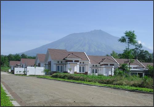 Singhasari Residence, residential commercial for lease sale, dijual disewakan, PT Intelegensia Grahatama | We provide Indonesia infrastructure map on various property sectors and data. Access property listings, infrastructure developments, news, and valuable transaction data for informed decisions.