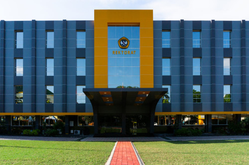 Merdeka Malang University, University | We provide Indonesia infrastructure map on various property sectors and data. Access property listings, infrastructure developments, news, and valuable transaction data for informed decisions.