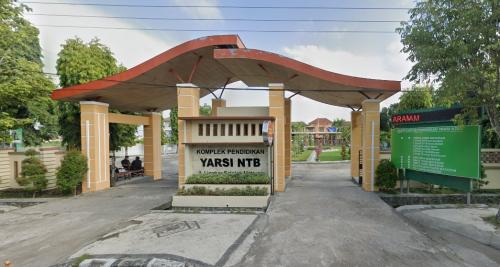 Yarsi Mataram Integrated Islamic Junior High School, Private School | We provide Indonesia infrastructure map on various property sectors and data. Access property listings, infrastructure developments, news, and valuable transaction data for informed decisions.